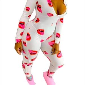 Women's full-body onesie pajamas